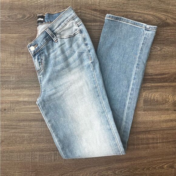 Fashion Nova Straight Leg Jeans - Size 3 - Picture 7 of 12